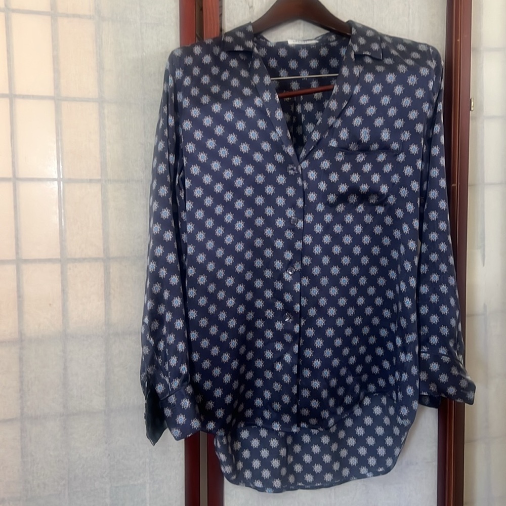 Equipment Femme 100% silk Blue Long Sleeve Button Down Shirt Size S